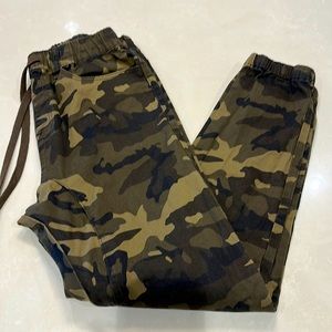 Victorious Mens Camo Jogger